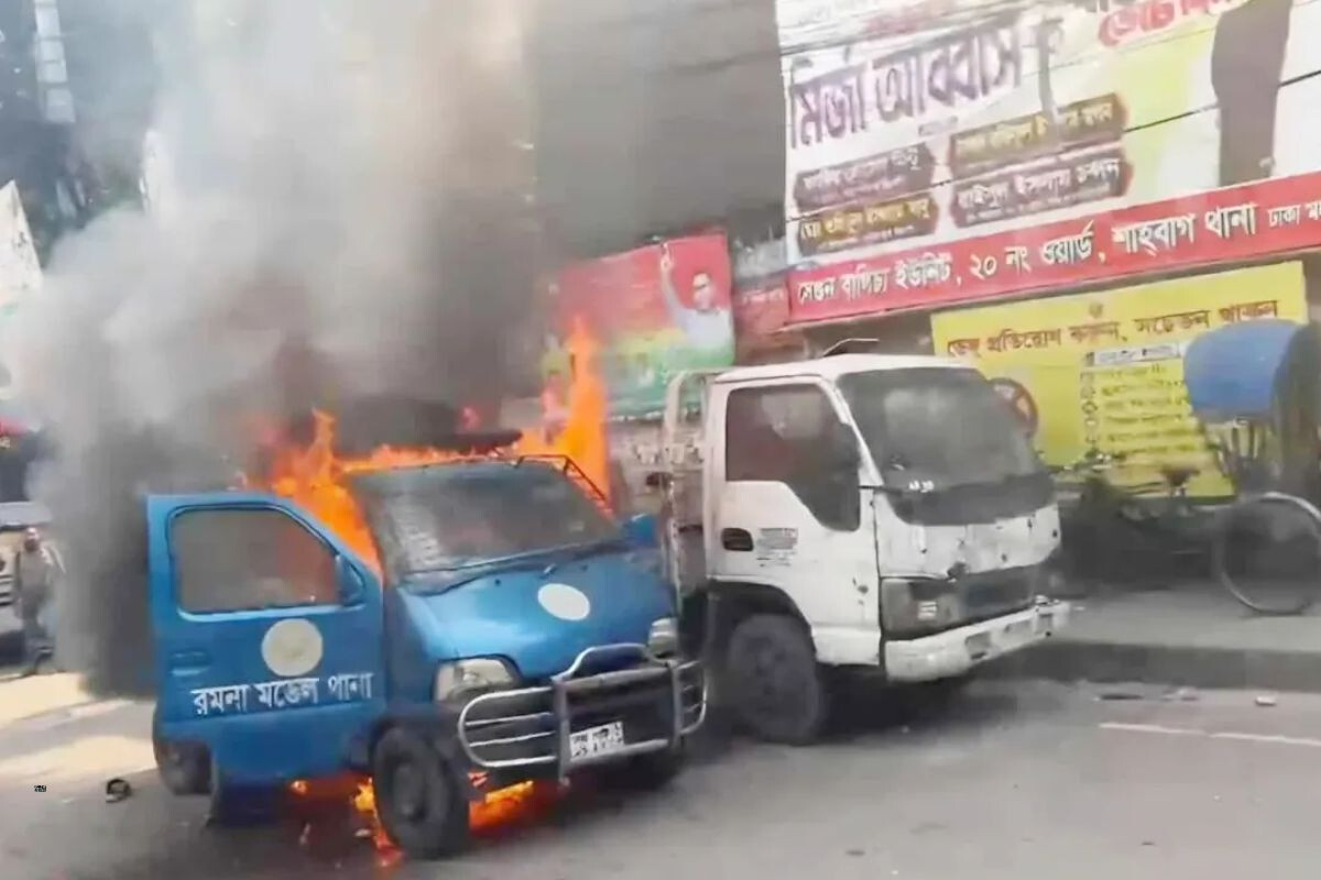 Fire Breaks Out in Police Vehicle in Front of Ramna Police Station