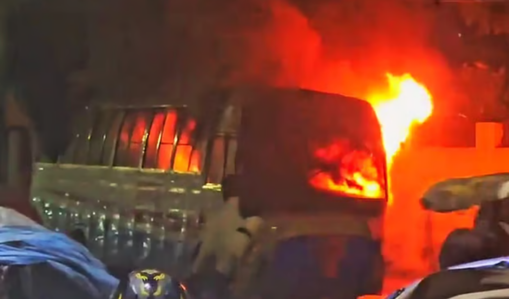 fire breaks out on bus in sutrappur dhaka Fire Breaks Out on Bus in Sutrappur, Dhaka
