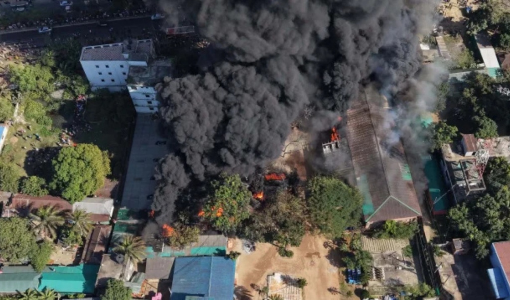 Fire in Gazipur Factory Contained After Three Hours of Effort 3 fire in gazipur factory contained after three hours of effort Fire in Gazipur Factory Contained After Three Hours of Effort