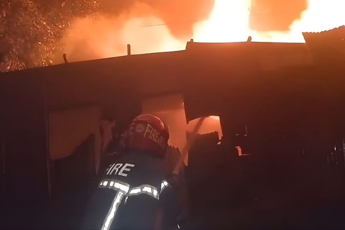 Fire Incident at Sirajdikhan Market, Eight Shops Damaged