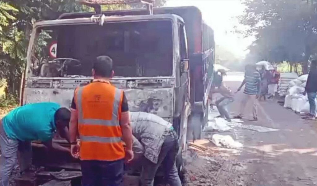 Fire on a cargo truck and attack on police vehicles in Madaripur 2 fire on a cargo truck and attack on police vehicles in madaripur Fire on a cargo truck and attack on police vehicles in Madaripur
