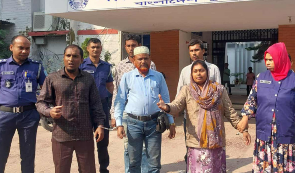 five arrested for stealing doctors bag after posing as journalists at hospital Five Arrested for Stealing Doctor's Bag After Posing as Journalists at Hospital