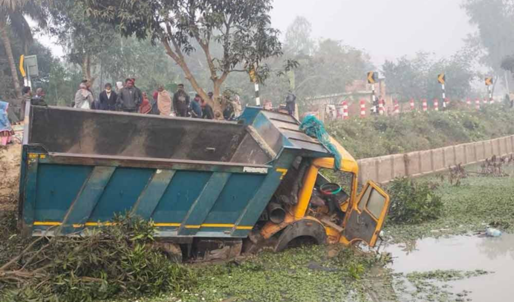 five killed in naogaon dump truck crash Five Killed in Naogaon Dump Truck Crash
