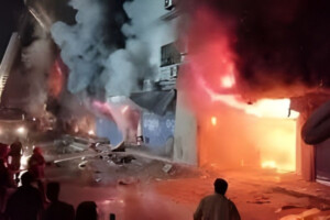 Five killed in shopping mall fire in Pakistan