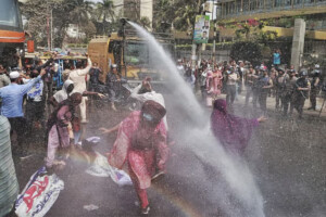 Five Merged Banks Depositors Protest at Central Bank Over Returns