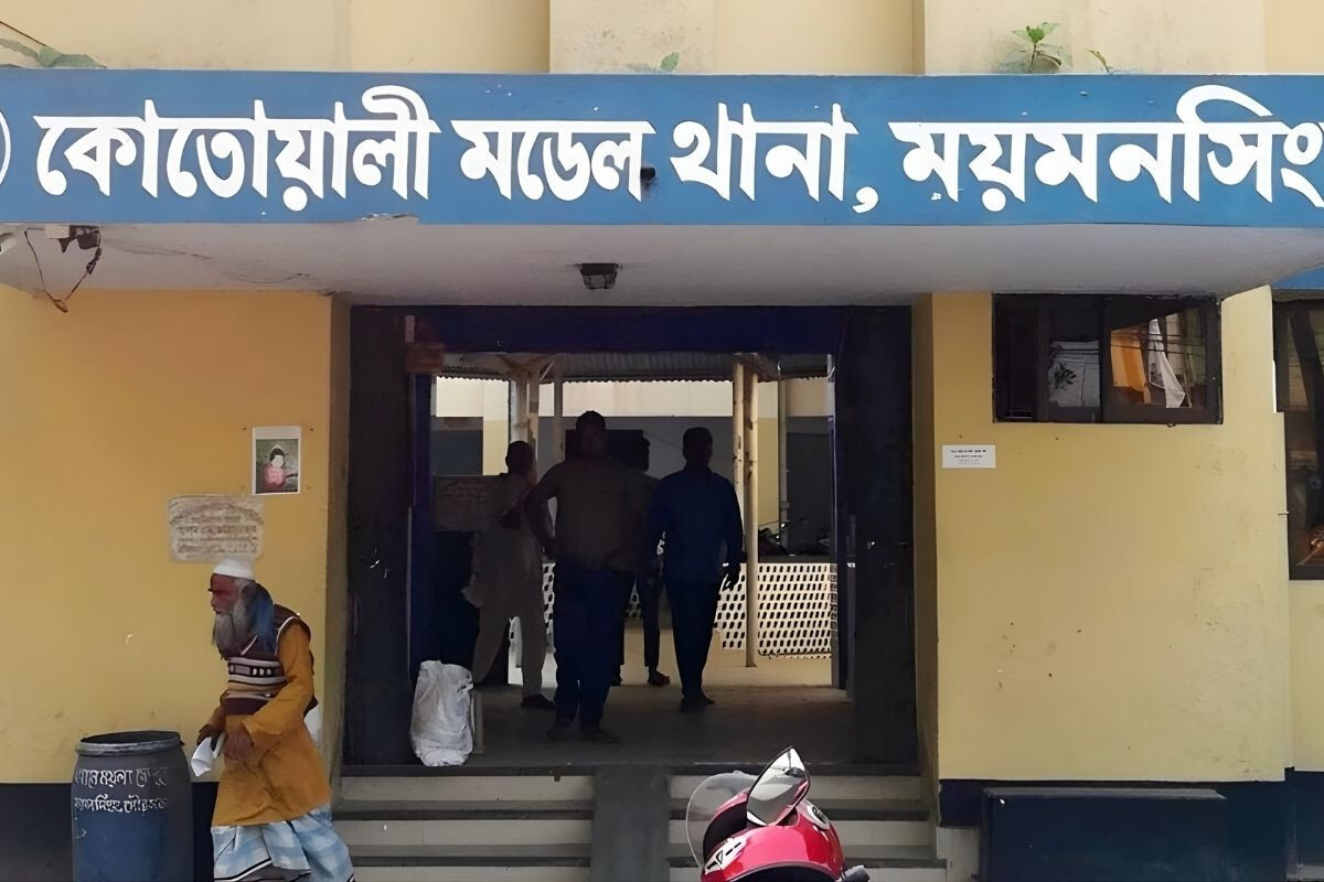 Five police officers slashed in robbery, seven arrested