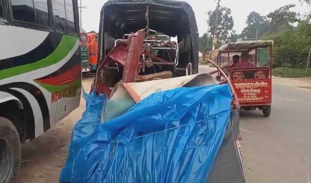 four members of the same family killed in dinajpur road accident Four Members of the Same Family Killed in Dinajpur Road Accident