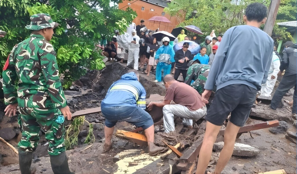 fourteen killed in indonesias devastating floods Fourteen killed in Indonesia’s devastating floods