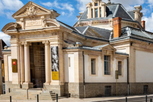 French Museum Suffers €9.5 Million Porcelain Heist