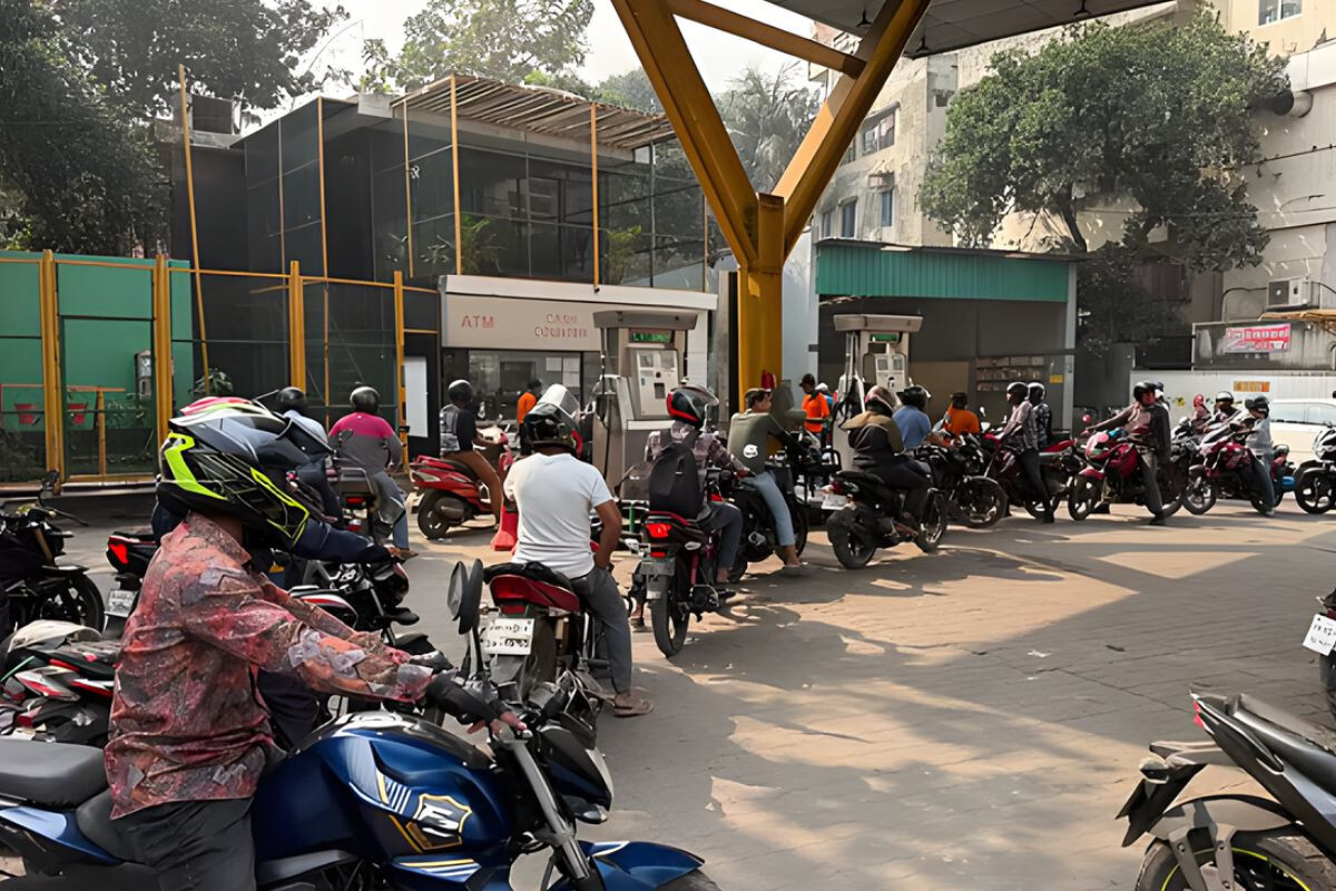 Fuel Shortage Sparks Long Queues in Dhaka