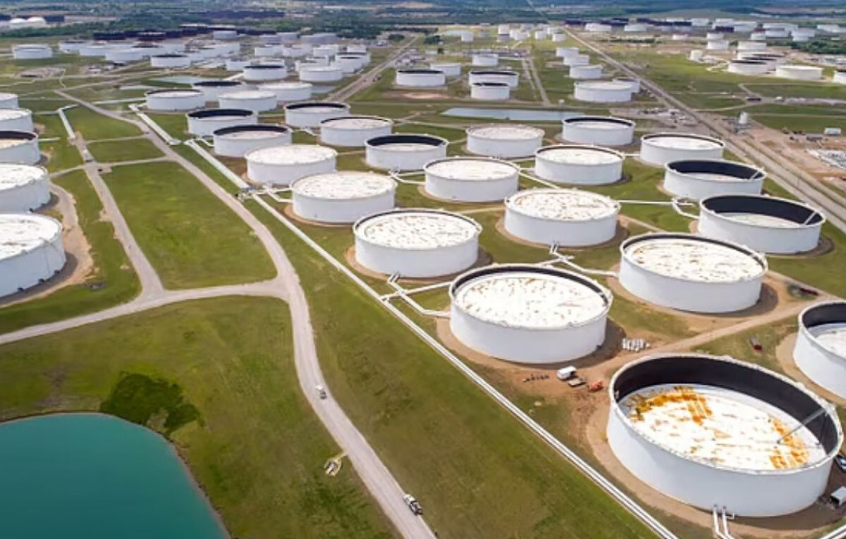 G7 Withholds Strategic Oil Reserves Despite Price Surge