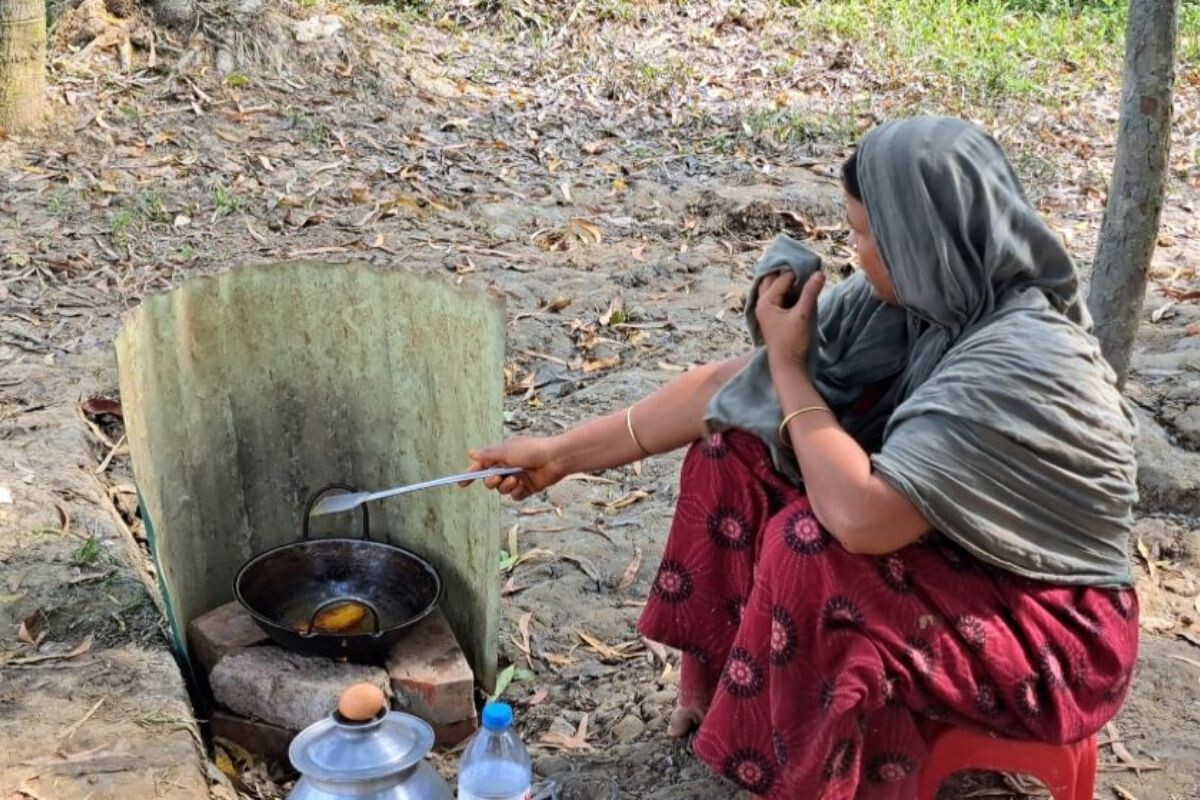 Gas Discovered While Laying Pipes in Sherpur, Locals Using It for Cooking