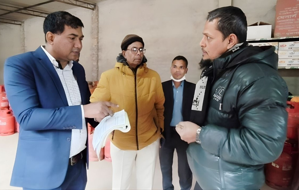 Gas Distributors Fined for Price Gouging in Manikganj