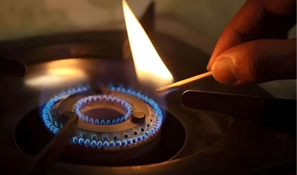 gas supply will be limited for three days Gas supply will be limited for three days.