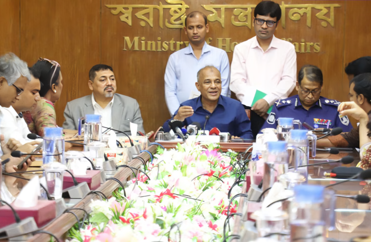 Gazipur Police Commissioner Served Show-Cause Notice for Blocking Roads During Commute