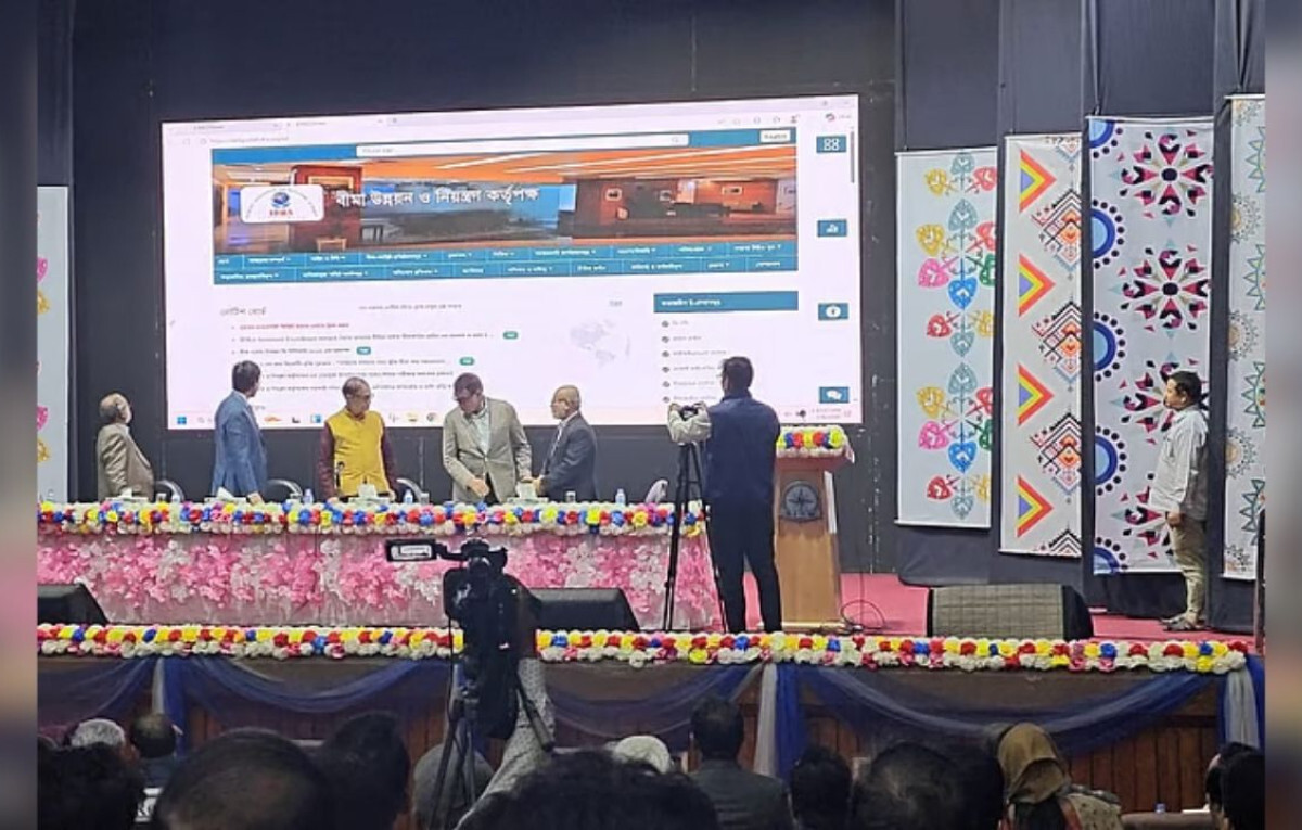 Governor Urges Insurance Sector to Embrace Cashless Payments