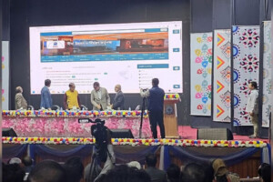 Governor Urges Insurance Sector to Embrace Cashless Payments