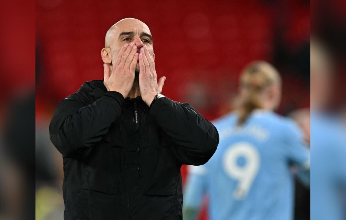 Guardiola Warns City Must Evolve to Catch Arsenal