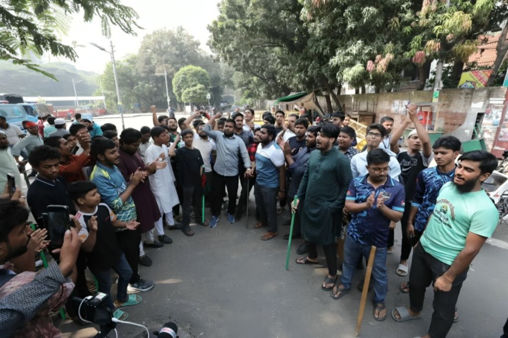 heavy security at the ruins of dhanmondi 32 police and july faction activists patrol the historic site Heavy Security at the Ruins of Dhanmondi 32 — Police and ‘July Faction’ Activists Patrol the Historic Site