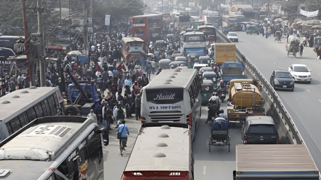 heavy traffic on dhaka chattogram highway Heavy Traffic on Dhaka-Chattogram Highway