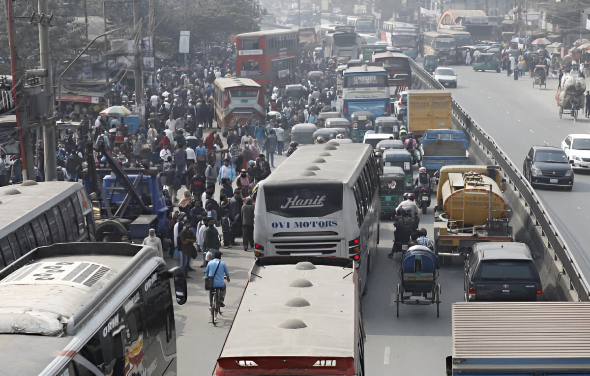 Heavy Traffic on Dhaka-Chattogram Highway