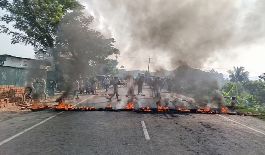 highways in faridpur blocked with fire vehicle movement halted Highways in Faridpur Blocked with Fire, Vehicle Movement Halted