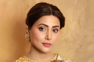 Hina Khan Confronts Chaos at Iftar Event