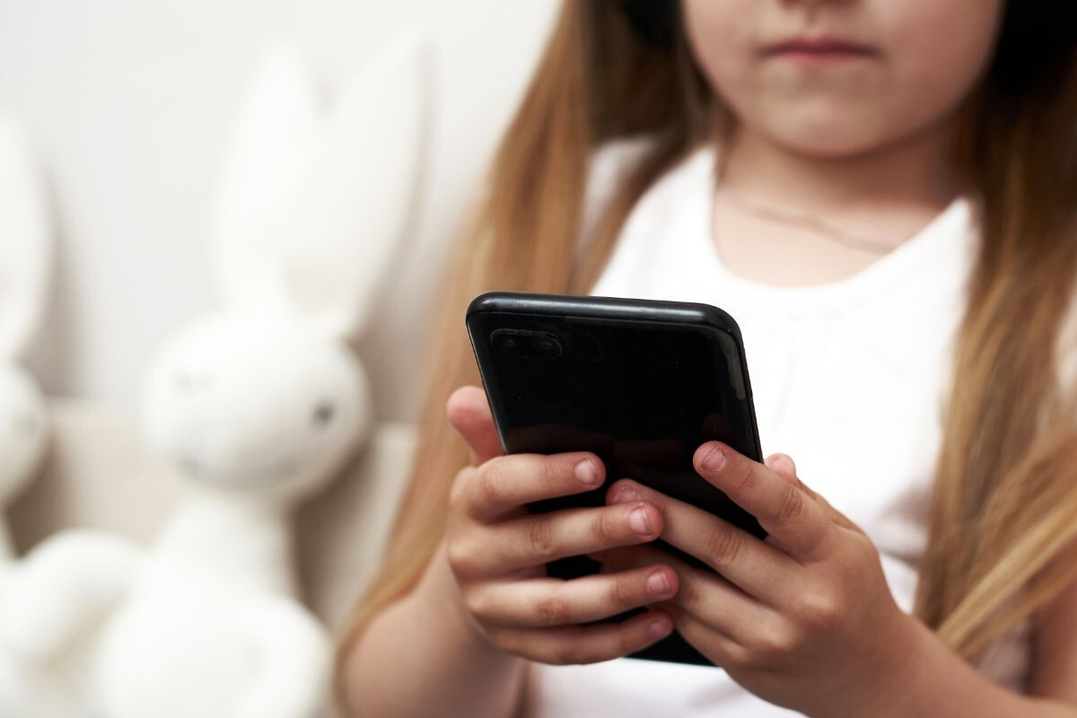 How to Reduce Your Child’s Mobile Addiction