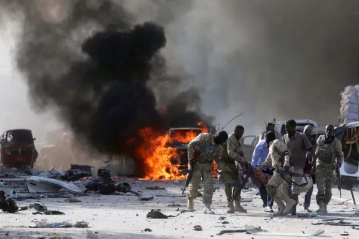 Huge Blast and Gunfire in Central Mogadishu Claimed by Al-Shabaab