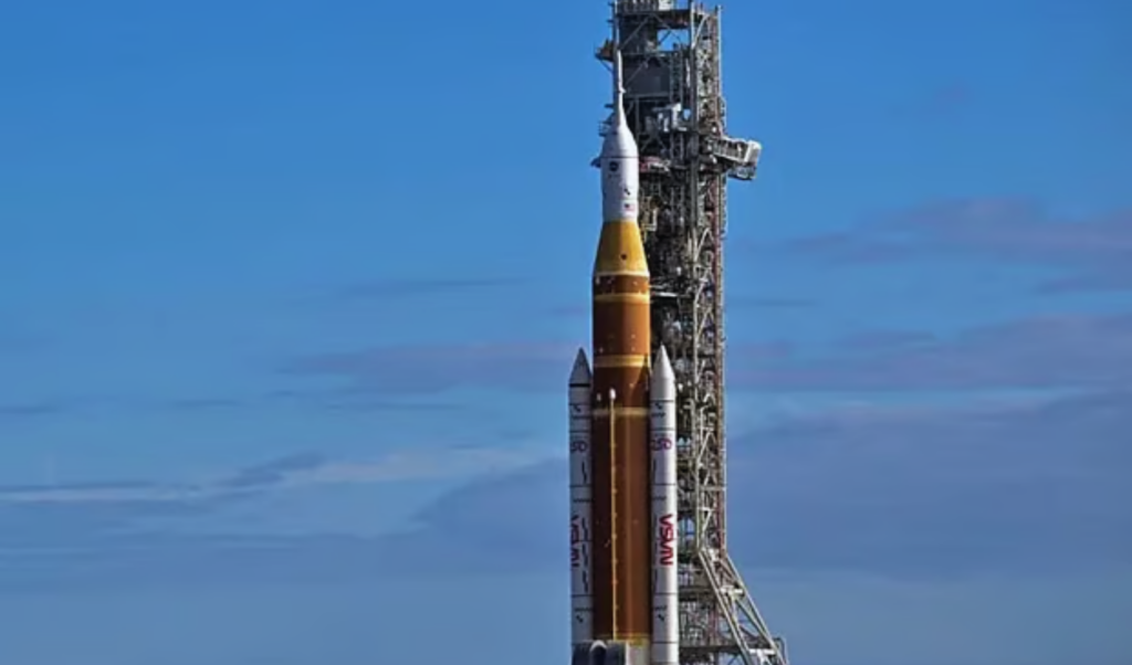 humans return to moon mission faces delays Humans Return to Moon, Mission Faces Delays