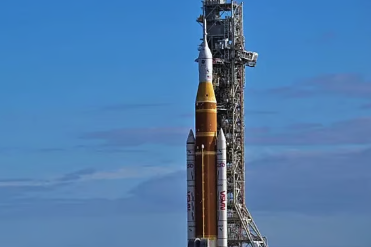 Humans Return to Moon, Mission Faces Delays