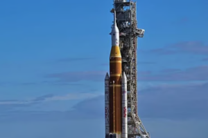 Humans Return to Moon, Mission Faces Delays