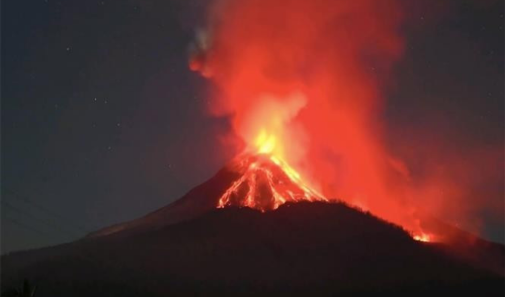 Indonesia’s Mount Lewotobi Laki-Laki Erupts as Alert Level Raised 3 indonesias mount lewotobi laki laki erupts as alert level raised Indonesia’s Mount Lewotobi Laki-Laki Erupts as Alert Level Raised