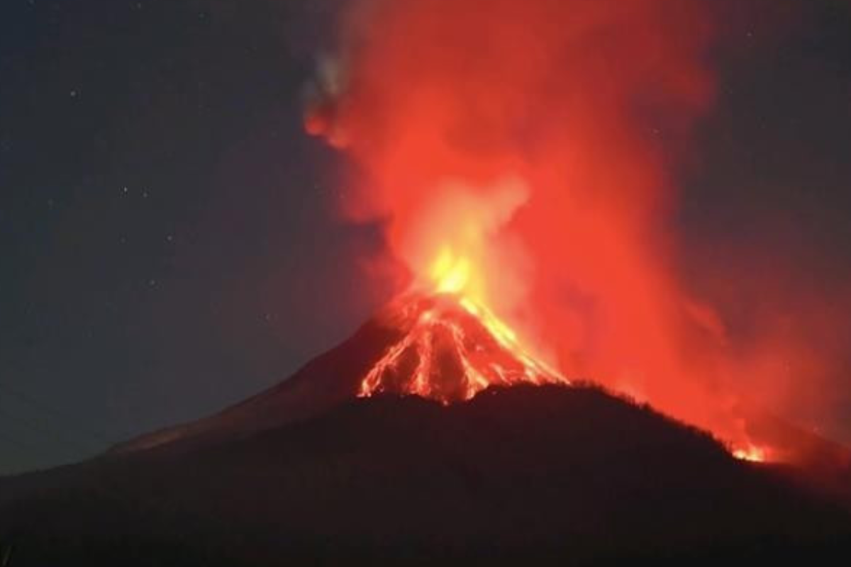 Indonesia’s Mount Lewotobi Laki-Laki Erupts as Alert Level Raised