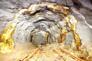 Iran Announces Discovery of Massive Gold Reserves