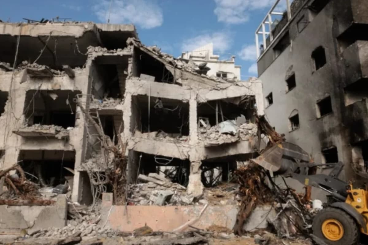 Iran Missile Strikes Shake Central Israel