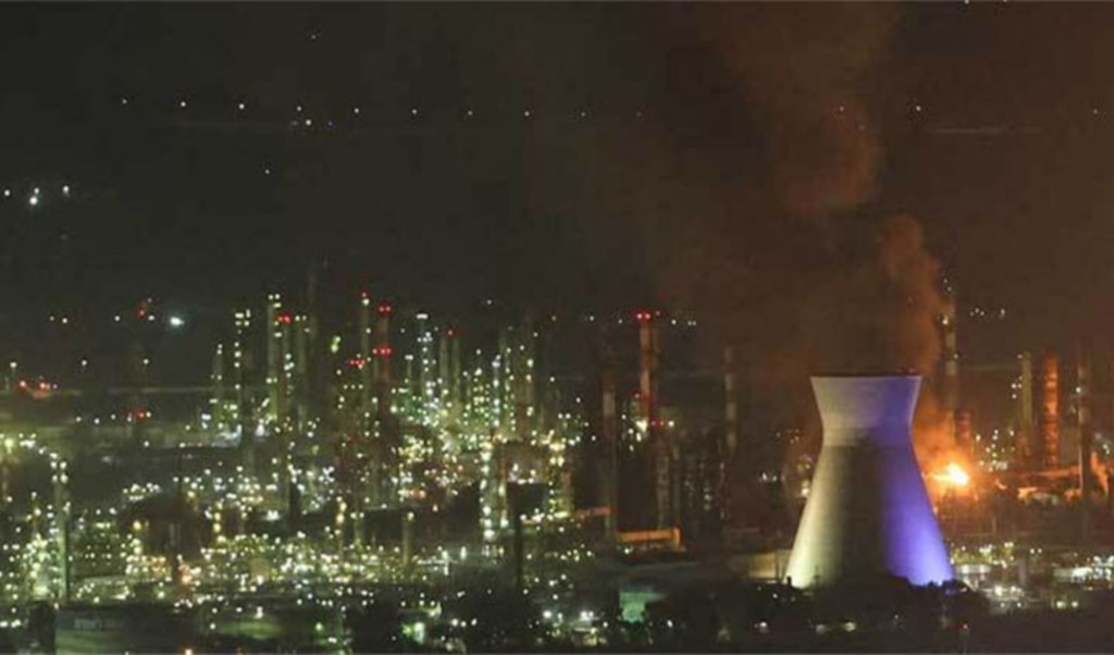 iranian missile strike ignites israeli oil refinery Iranian Missile Strike Ignites Israeli Oil Refinery
