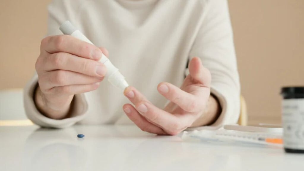 is intermittent fasting safe for people with diabetes Is intermittent fasting safe for people with diabetes?