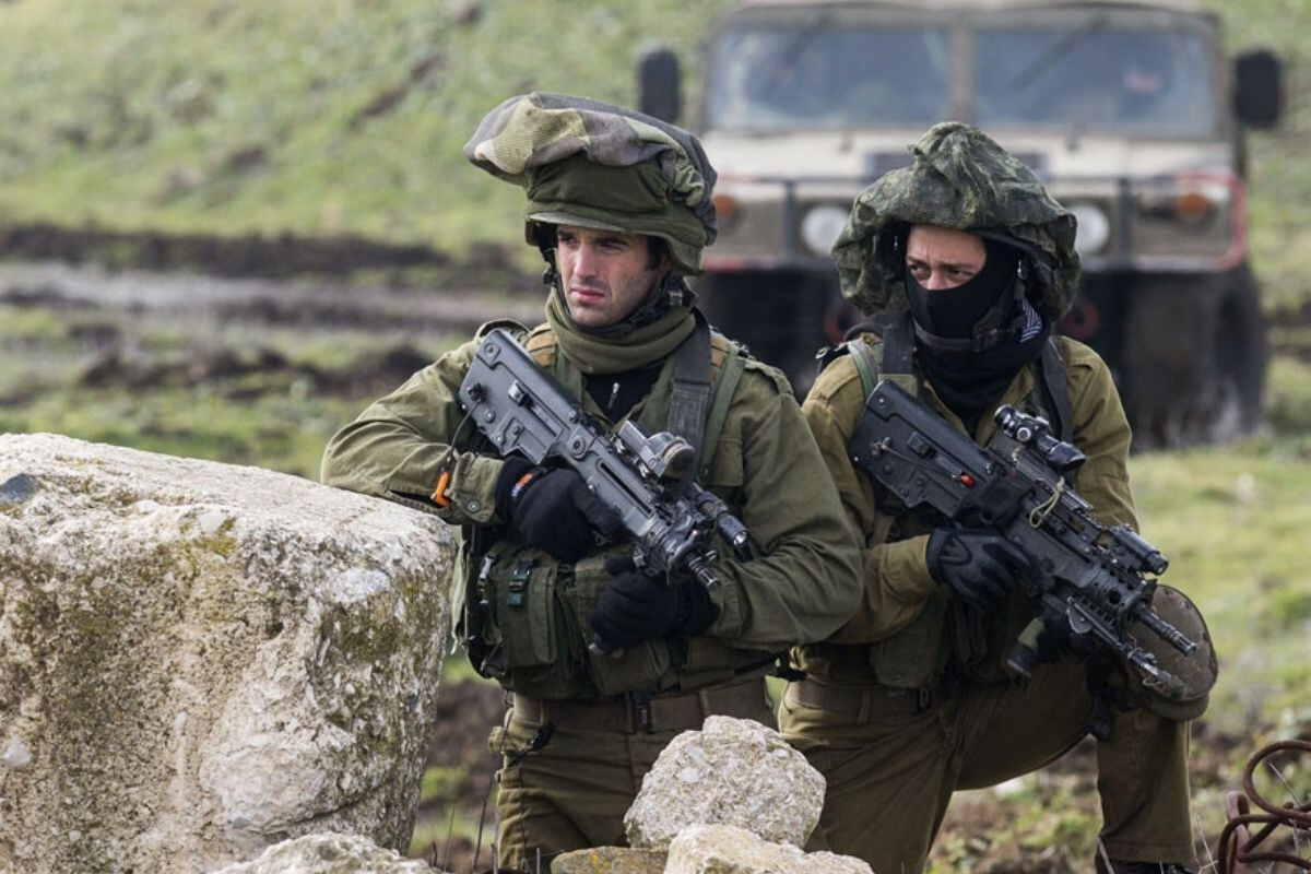 Israel Plans to Arm 10,000 Reserve Soldiers at Home