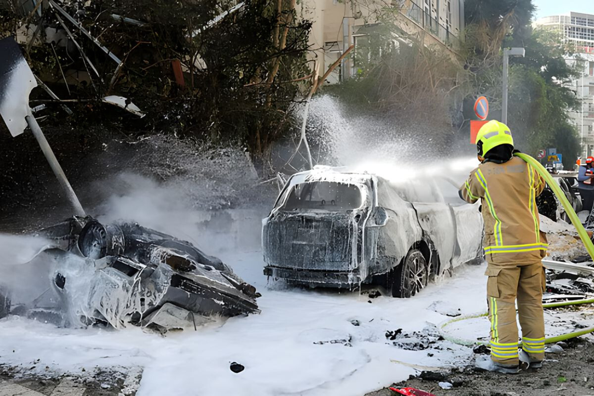 Israel Struck by Missile Barrage Amid Trump-Iran Diplomacy Claims