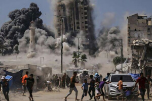 Israeli Air Strike in Central Gaza Kills 11, Civil Defence Reports