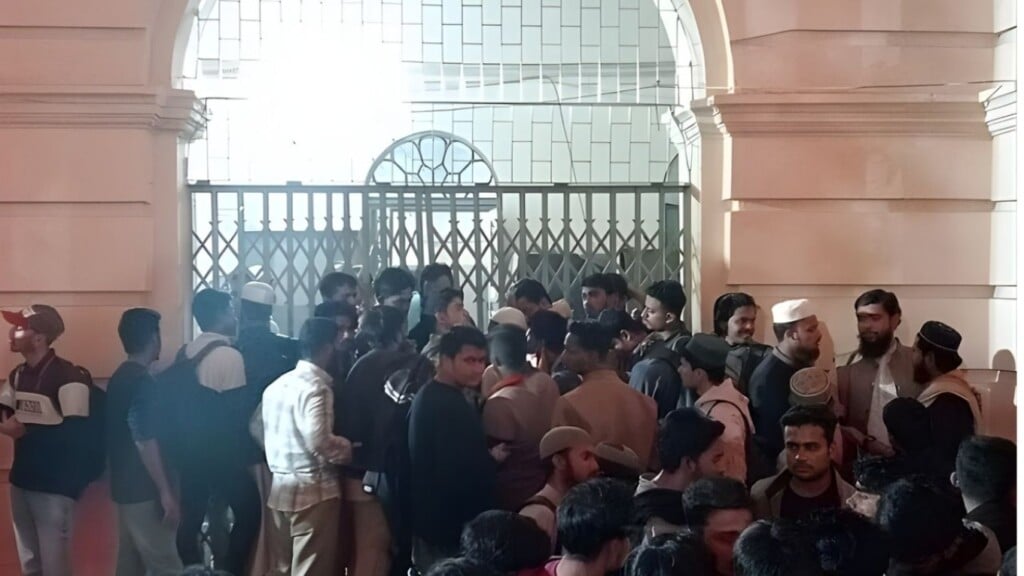 jagannath university students end 15 hour protest after assurances Jagannath University Students End 15-Hour Protest After Assurances
