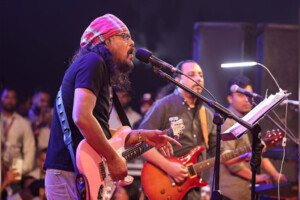 James Electrifies Manik Mia Avenue With ‘Bangladesh’ Anthem