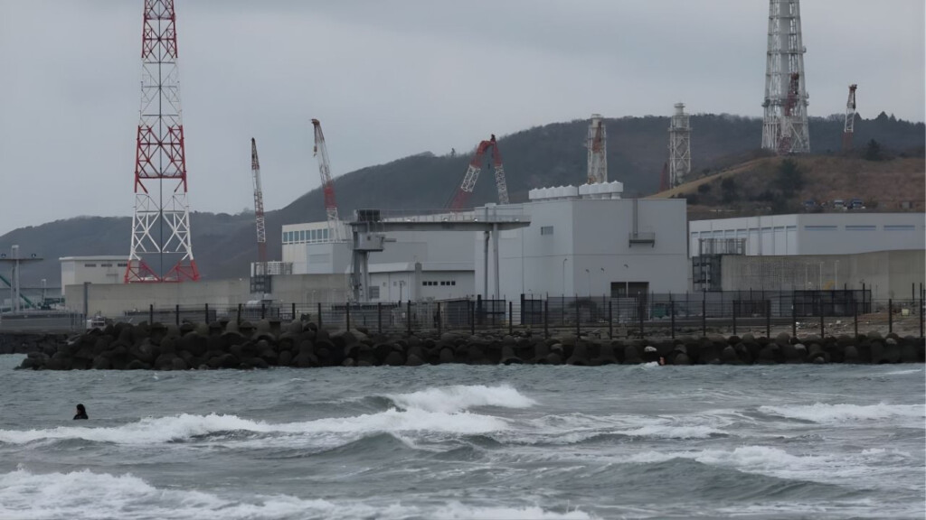 japan moves to restart giant nuclear plant Japan Moves to Restart Giant Nuclear Plant
