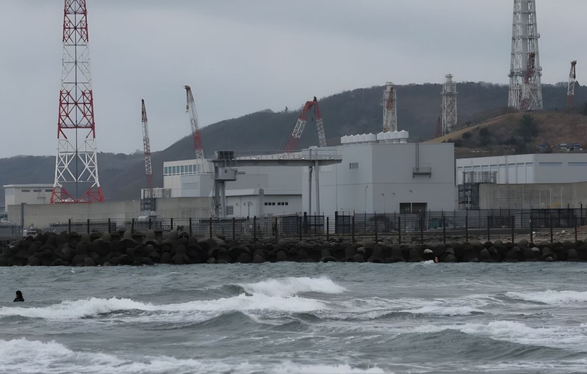 Japan Moves to Restart Giant Nuclear Plant