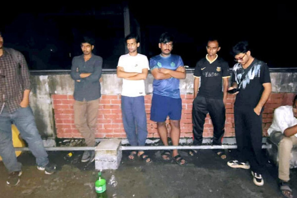 JCD Leader and 15 Students Caught Consuming Drugs at Jahangirnagar University