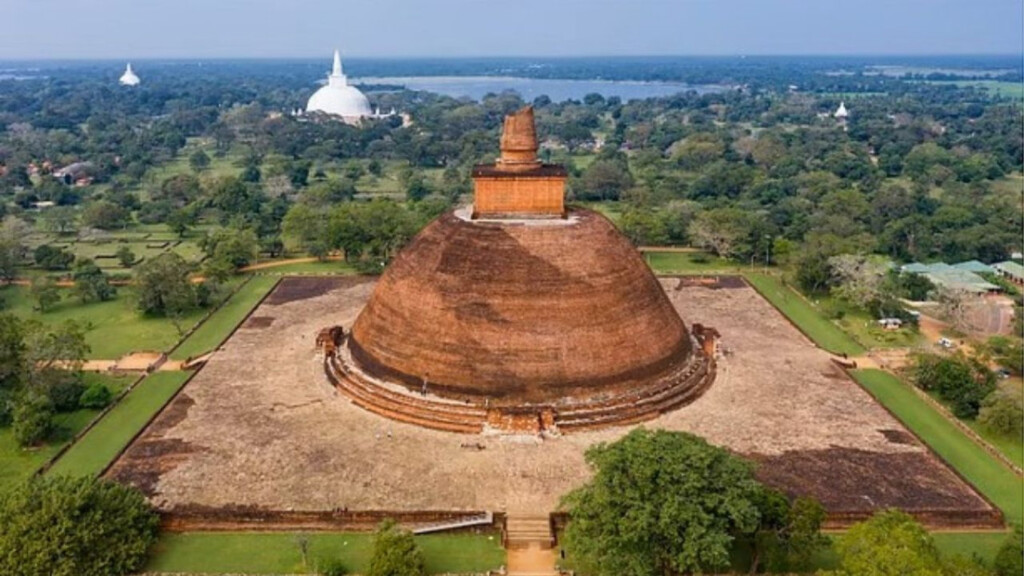 Jetavanaramaya: Sri Lanka’s Ancient Brick Wonder Still Standing 3 jetavanaramaya sri lankas ancient brick wonder still standing Jetavanaramaya: Sri Lanka’s Ancient Brick Wonder Still Standing