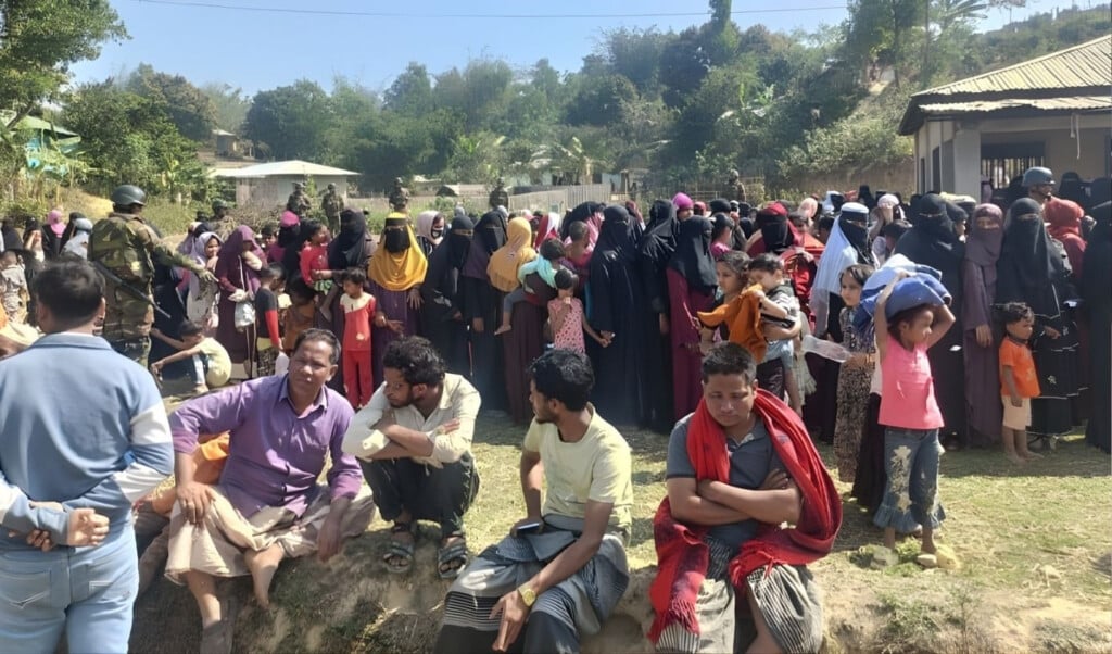 joint forces detain 1000 rohingya near camps Joint Forces Detain 1,000 Rohingya Near Camps