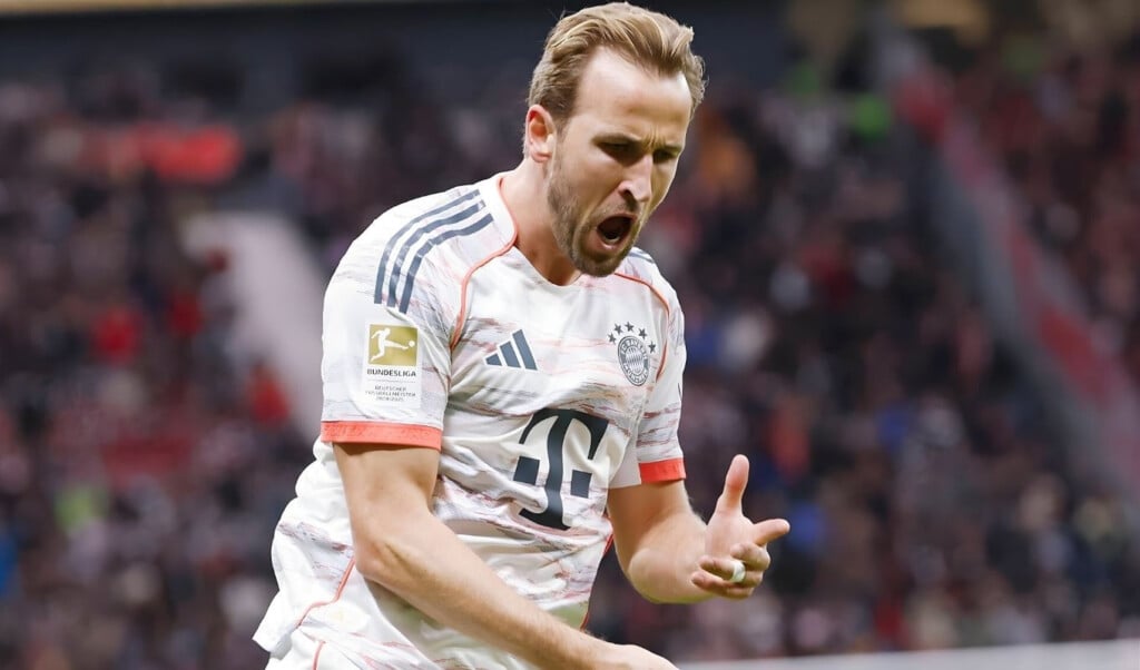 kane breaks century record in style Kane Breaks Century Record in Style