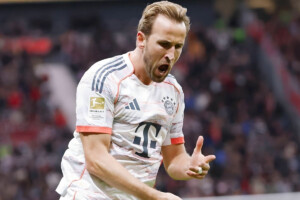 Kane Breaks Century Record in Style